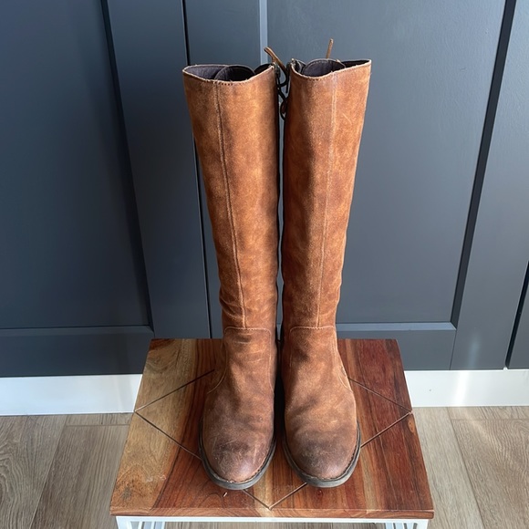 Brown suede Born boots - Picture 10 of 10